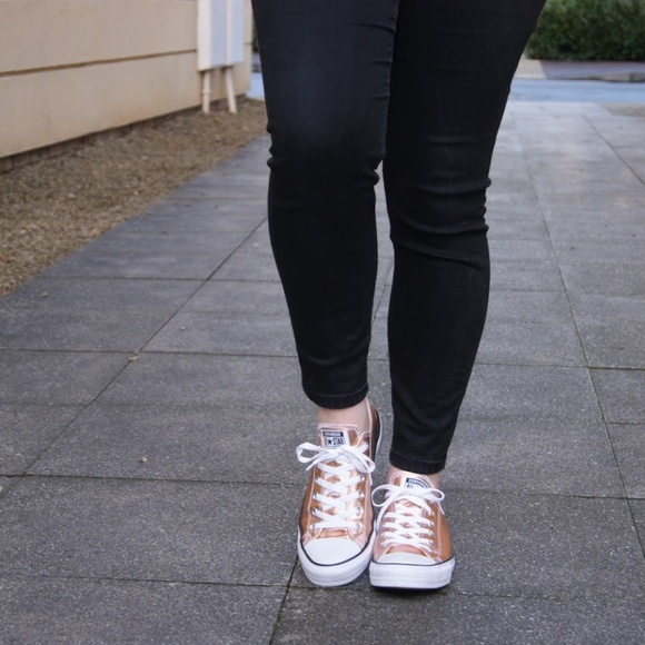 low top converse style